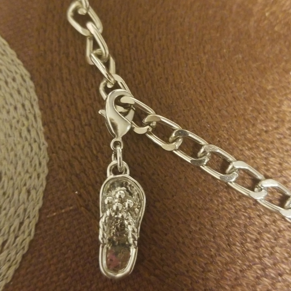 🐏HP🐏Beautiful silver Charm NECKLACE w/4 charms - Picture 2 of 6